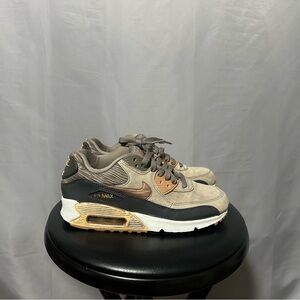 Nike Air Max 90 Brown Tan Black Women Size 7 768887-201